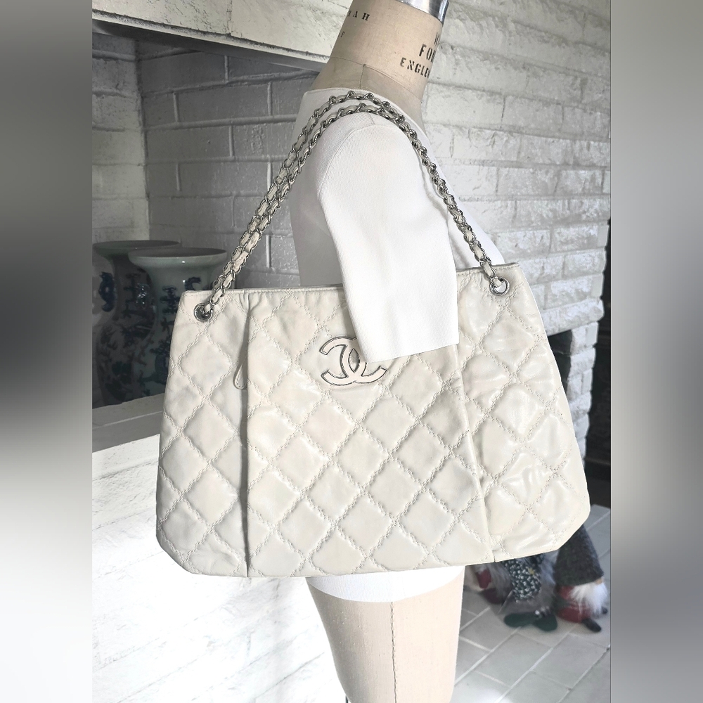 Auth CHANEL '13 Ltd. Ed. Cruise Line Double Stitch Hamptons Tote - Picture 6 of 16